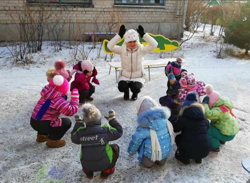 Детский сад на прогулке картинки